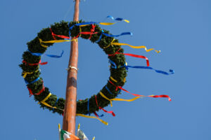 Maibaumaufstellung in Klosterreichenbach